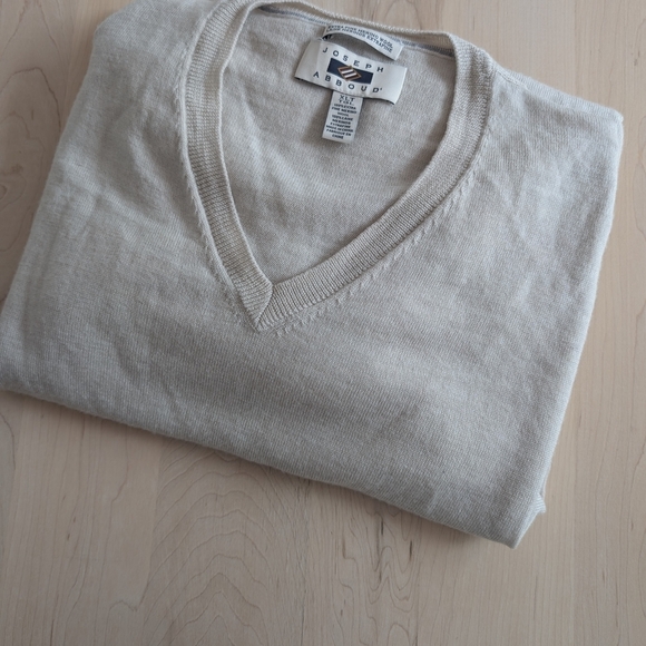 Joseph Abboud Cream V-Neck Sweater Soft Knit Timeless - Picture 9 of 9